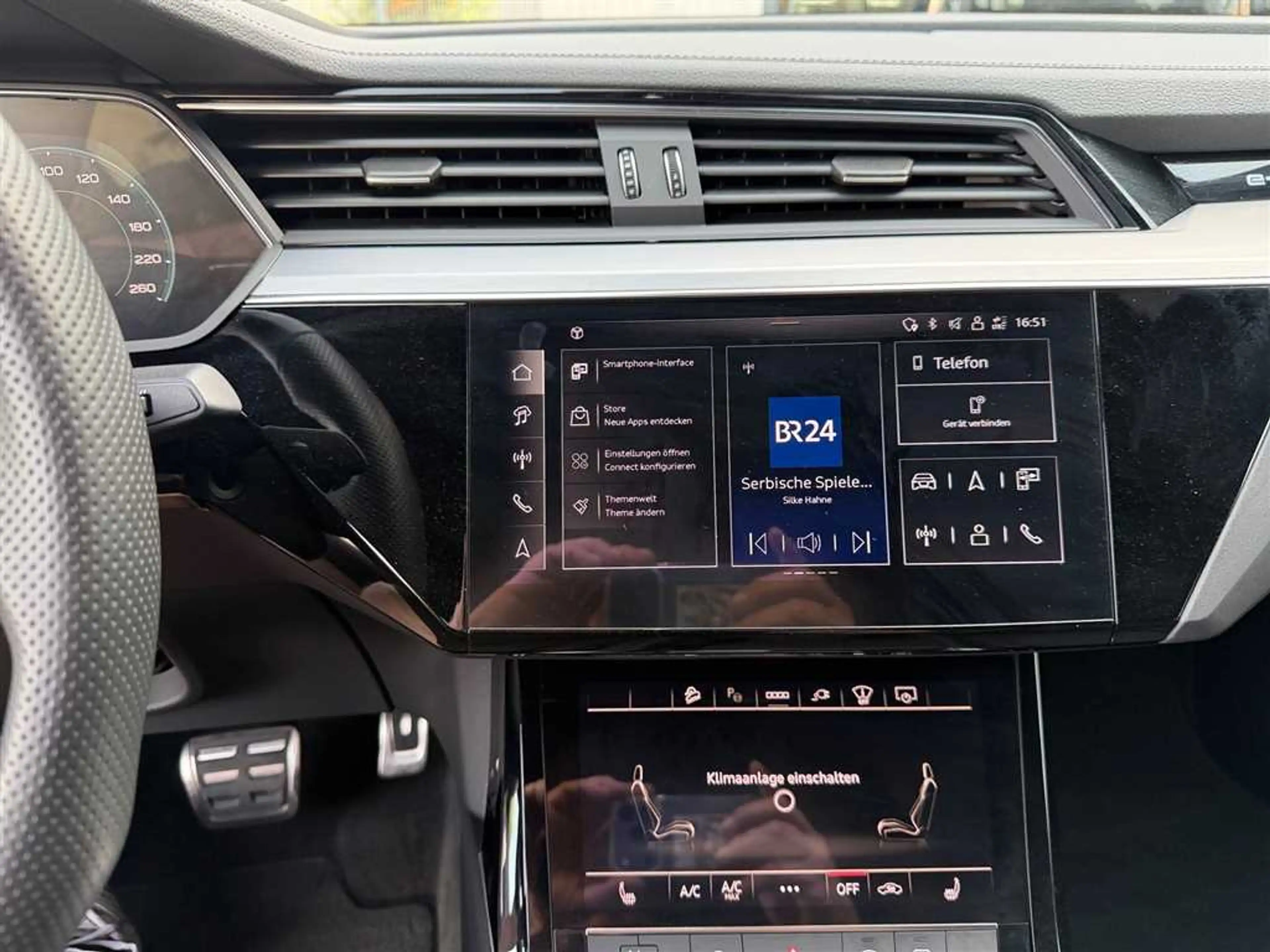 Audi Q8 e-tron S line quattro 95 kWh — photo 12