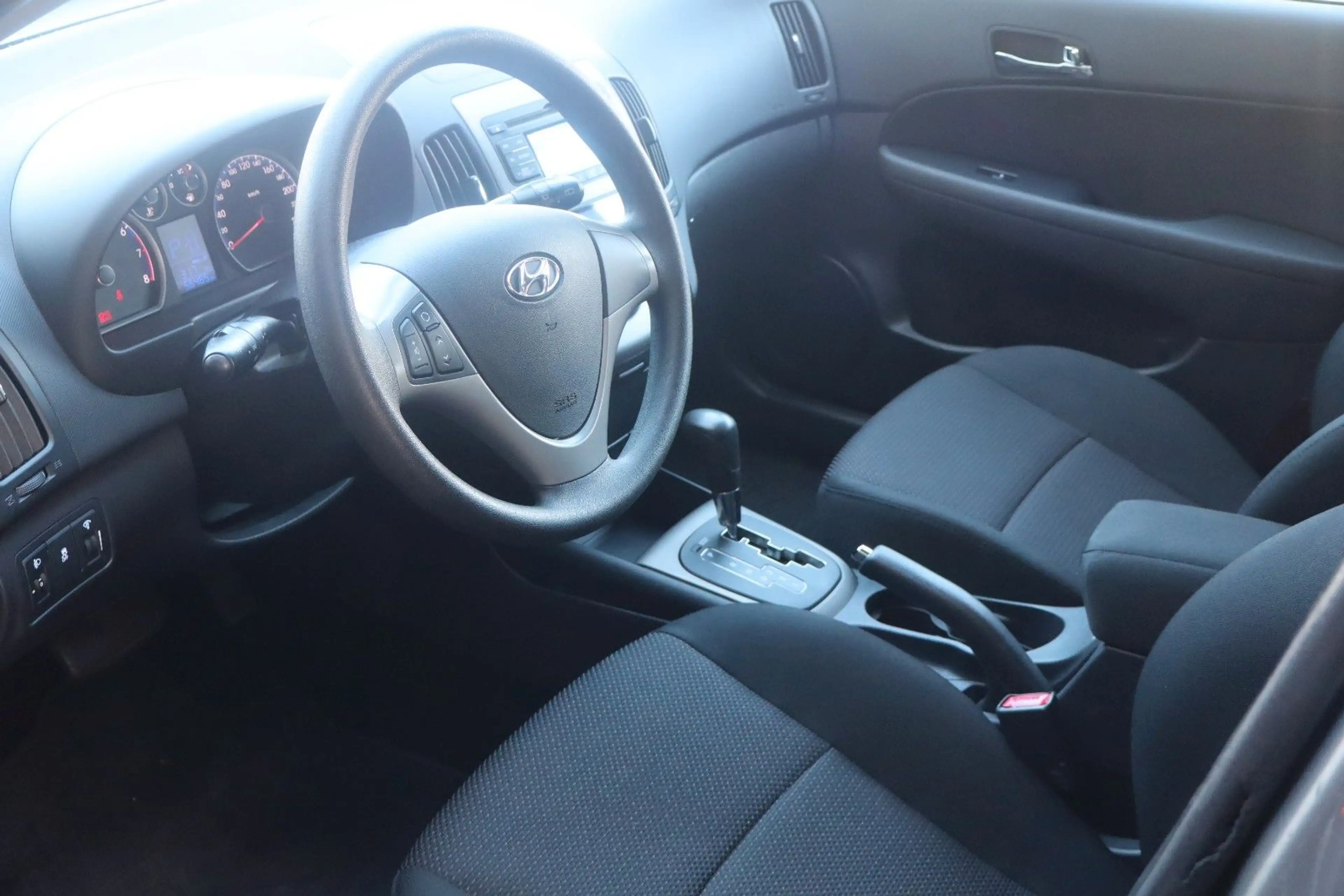 Hyundai i30 Comfort 1,6 Automatik — photo 9