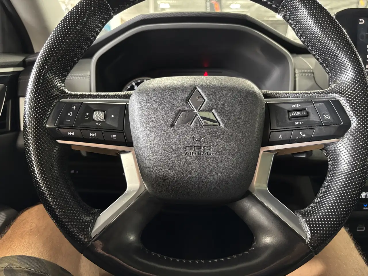 Mitsubishi Outlander снимка Mitsubishi Outlander