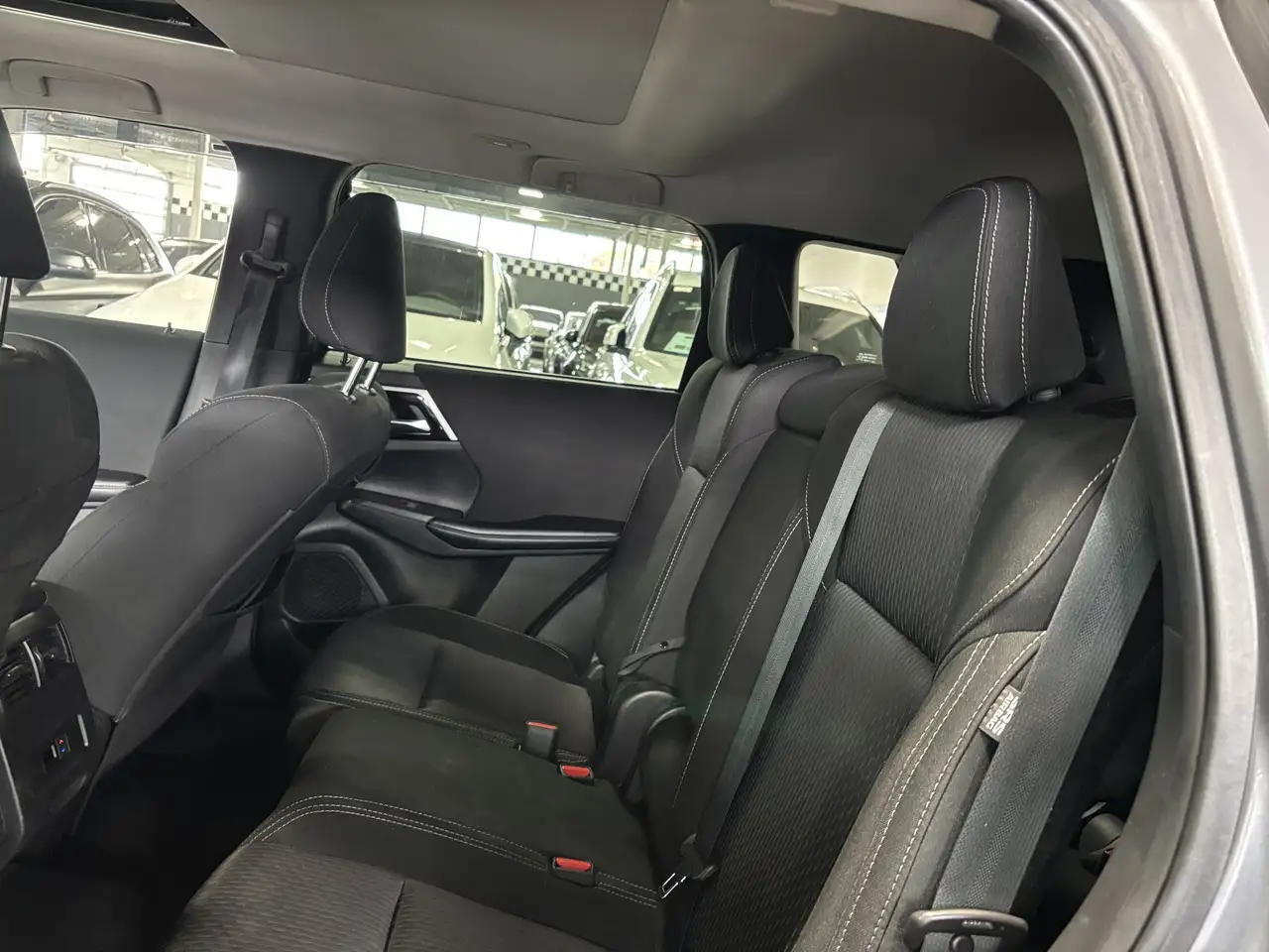 Mitsubishi Outlander снимка Mitsubishi Outlander