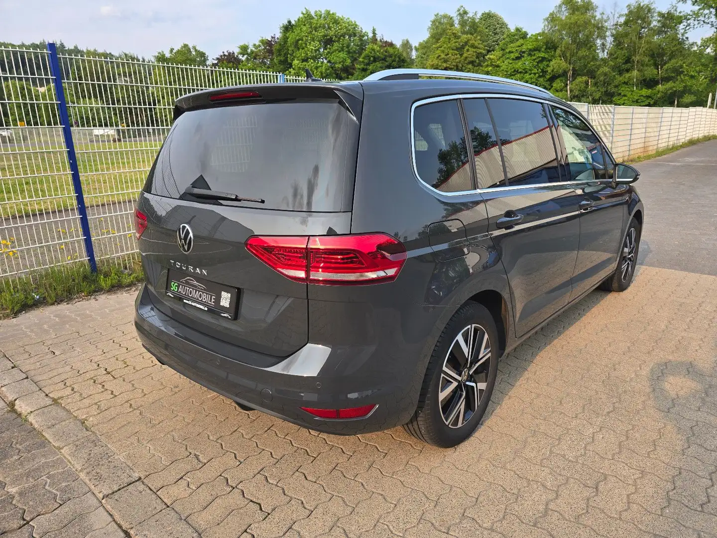 Volkswagen Touran 1.5 TSI Highline °PANO°LED°NAVI°CAM°ACC° Gris - 2