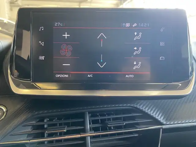 Peugeot 208 view 10