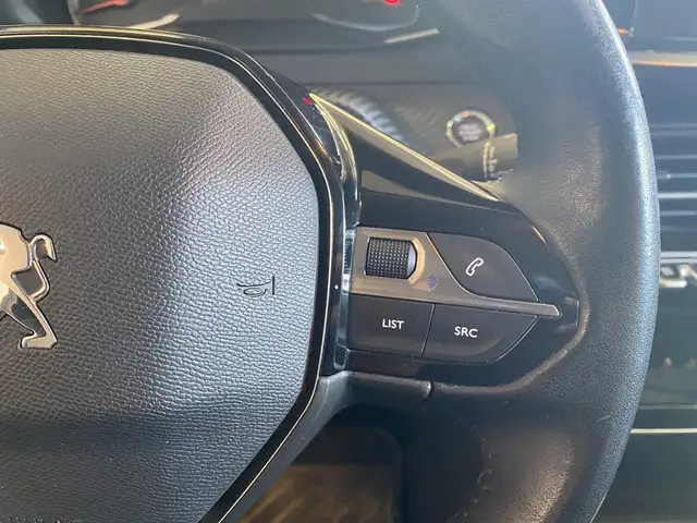 Peugeot 208 view 14