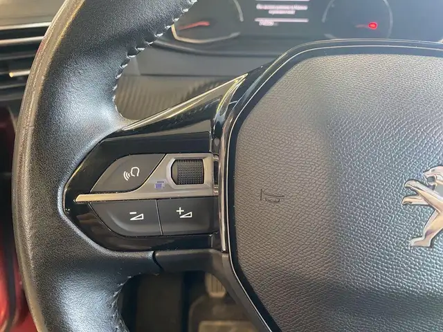 Peugeot 208 view 13