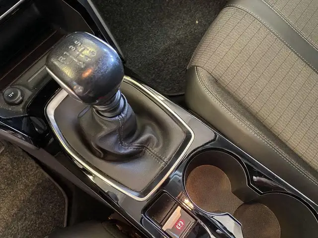Peugeot 208 view 12