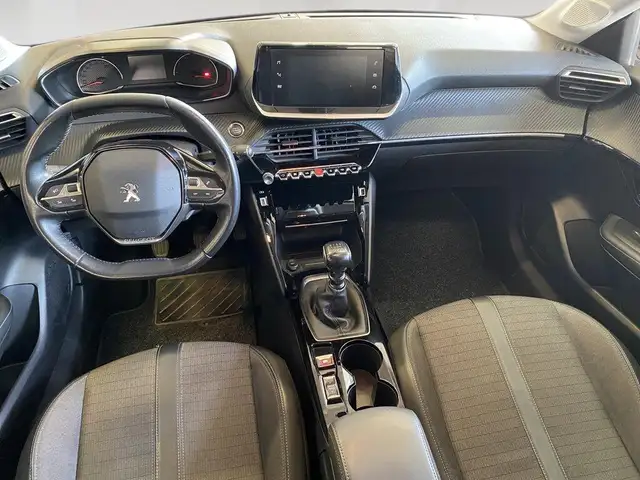 Peugeot 208 view 6