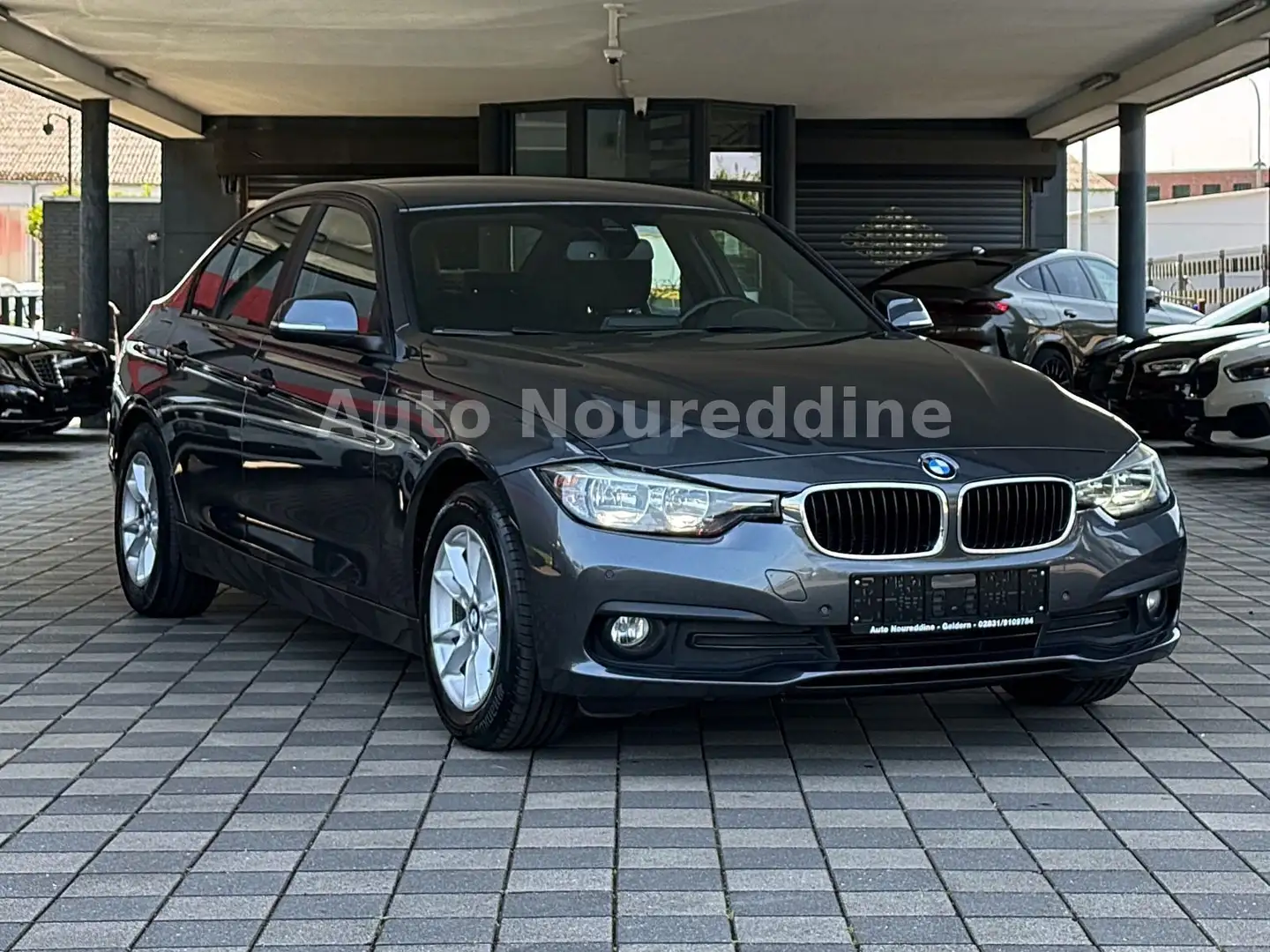 BMW 318 d Limousine Facelift *Automatik*Navi*Keyless* Gris - 1