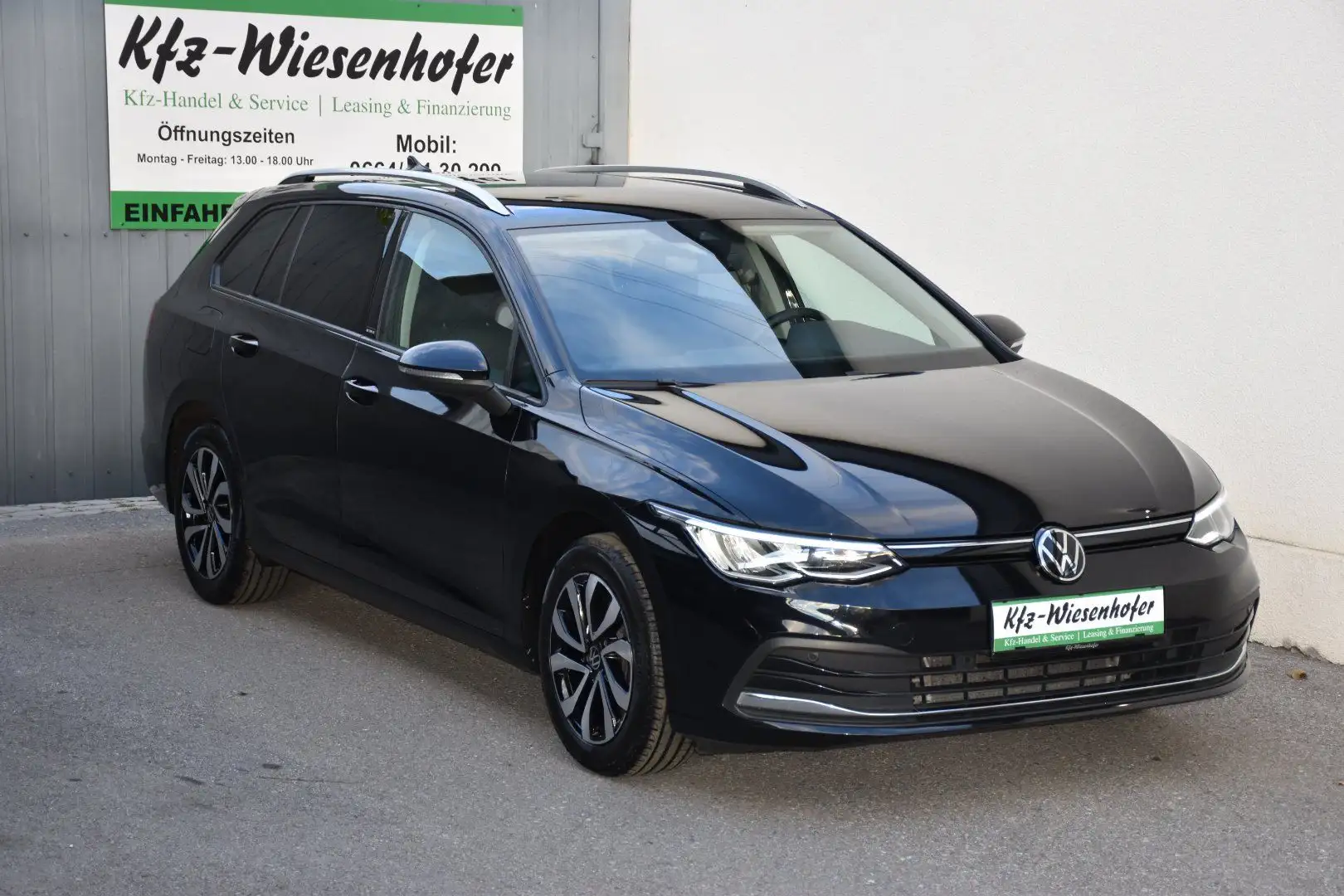 Volkswagen Golf VIII 2.0 DSG TDI 150 PS Life Variant / Anhängerku Schwarz - 1
