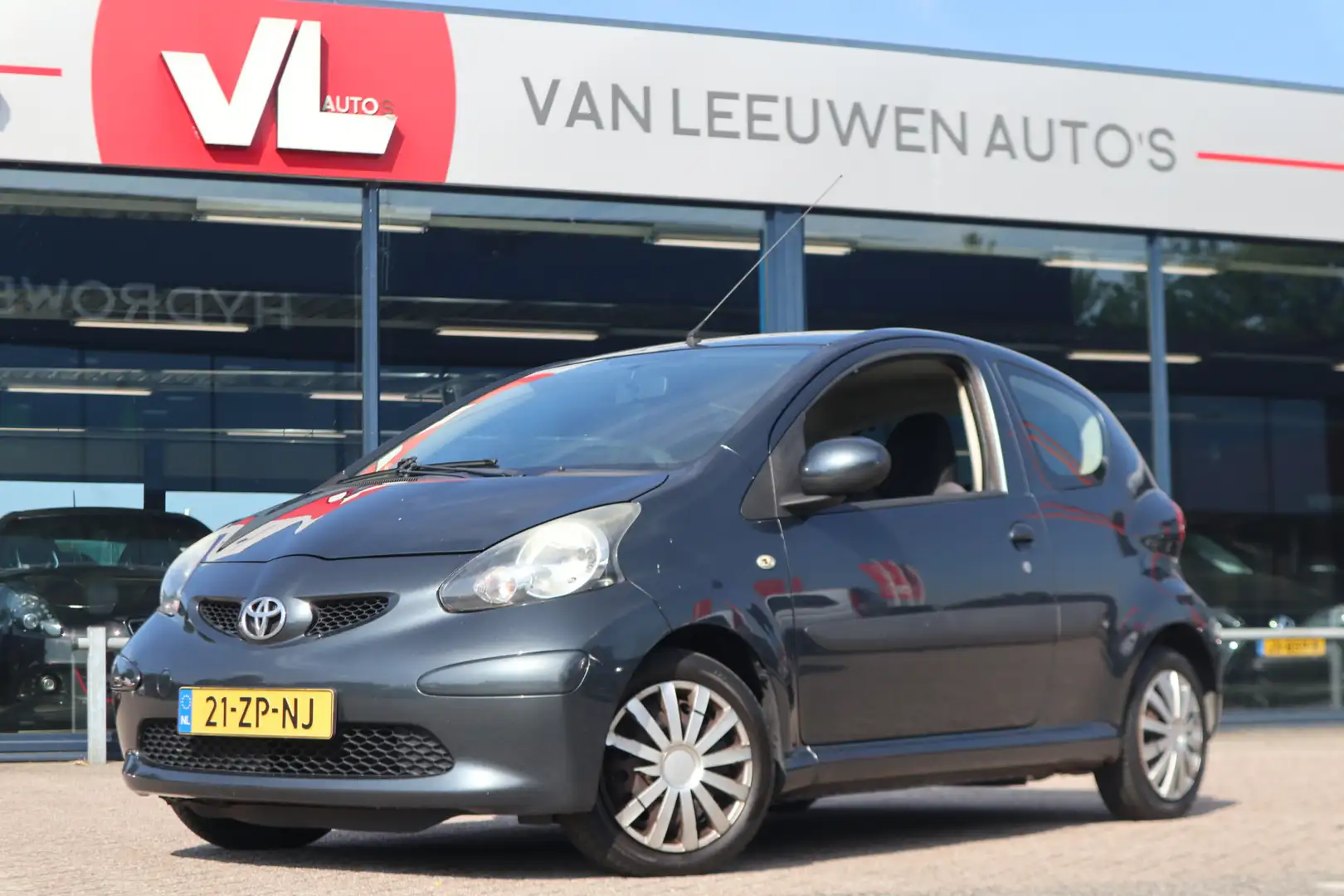 Toyota Aygo 1.0-12V + | Airco | Elektrische Ramen | Radio CD Grau - 1