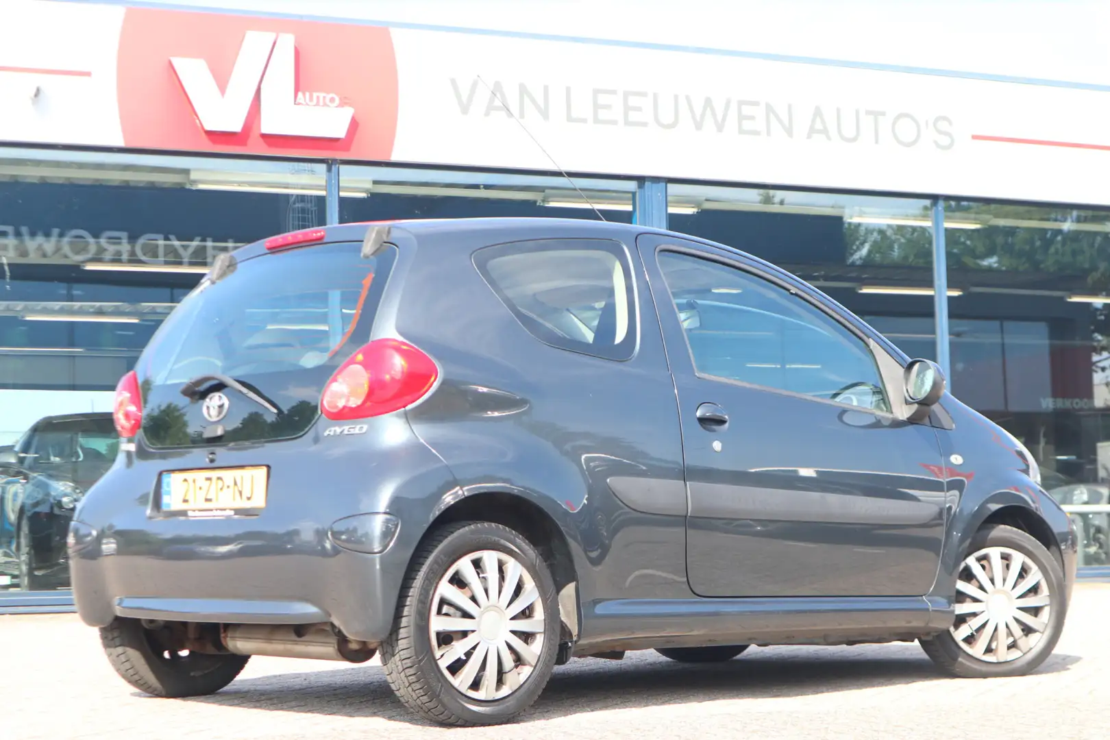 Toyota Aygo 1.0-12V + | Airco | Elektrische Ramen | Radio CD Grau - 2