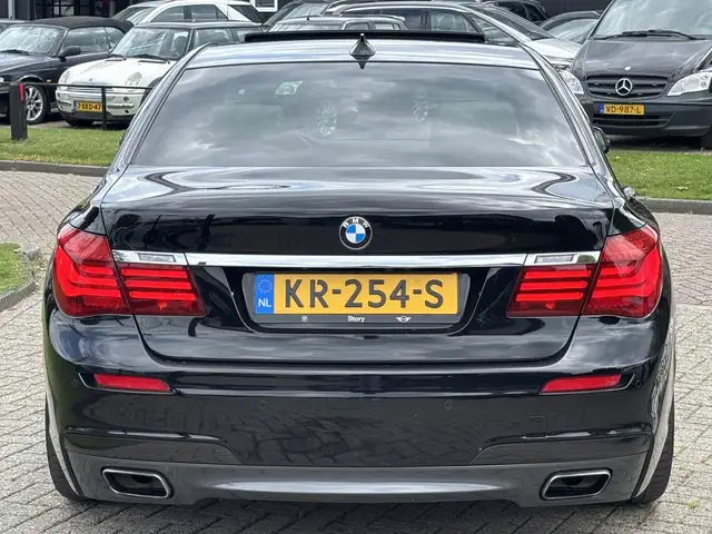 BMW 7 Series view 6