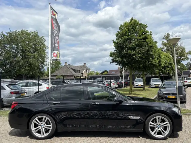 BMW 7 Series view 4