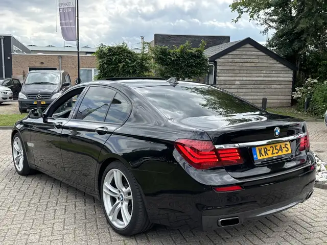 BMW 7 Series view 7