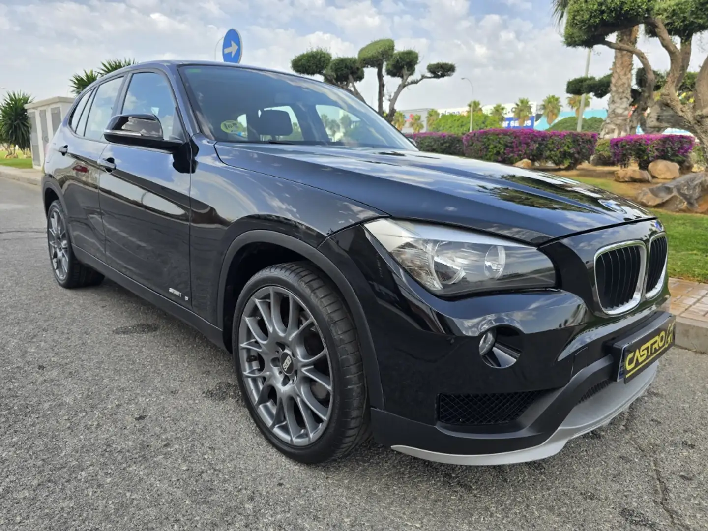 BMW X1 sDrive 16d Noir - 1