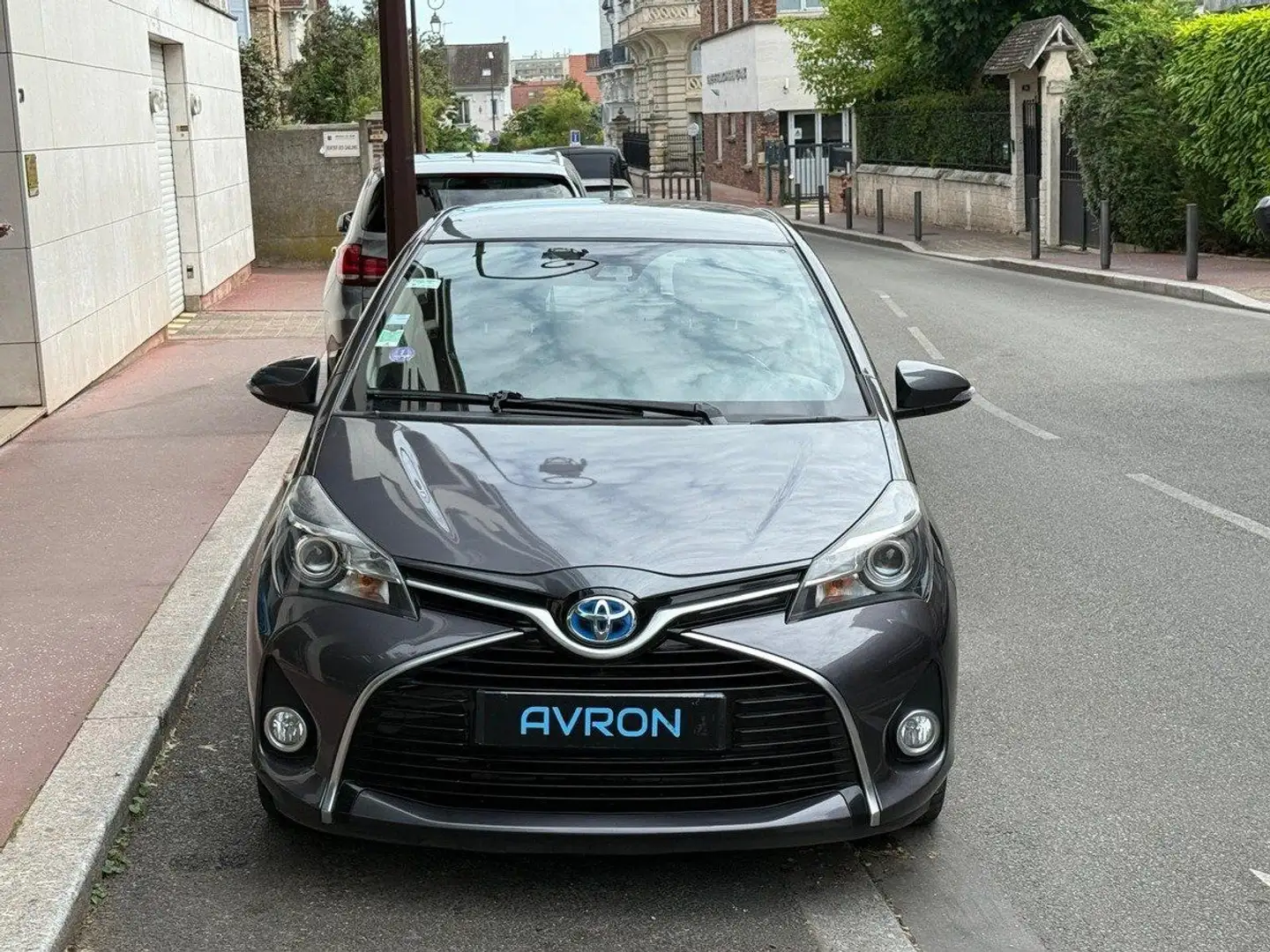 Toyota Yaris Hybrid III (2) HYBRID 100H BUSINESS Grijs - 2