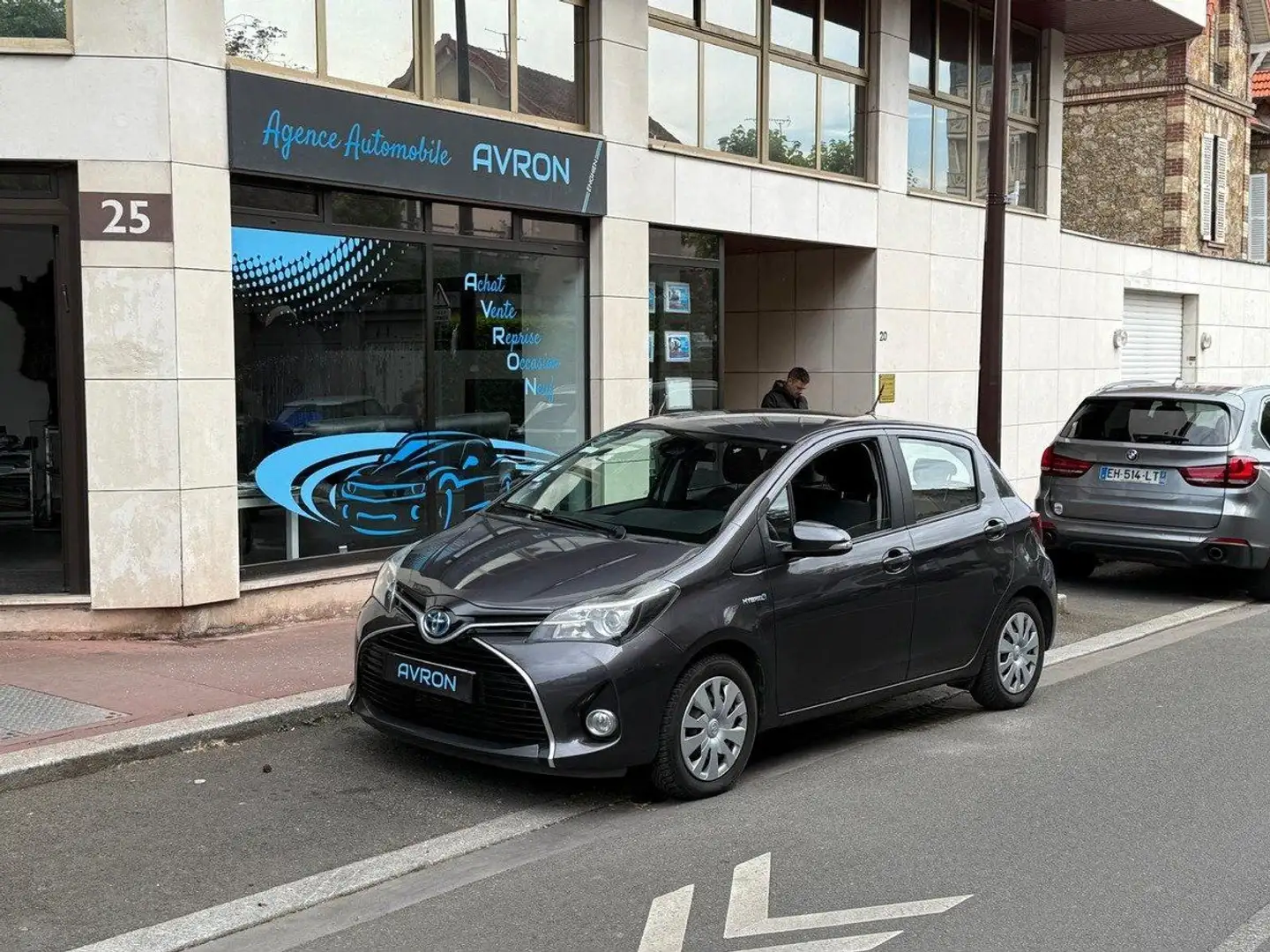 Toyota Yaris Hybrid III (2) HYBRID 100H BUSINESS Grijs - 1
