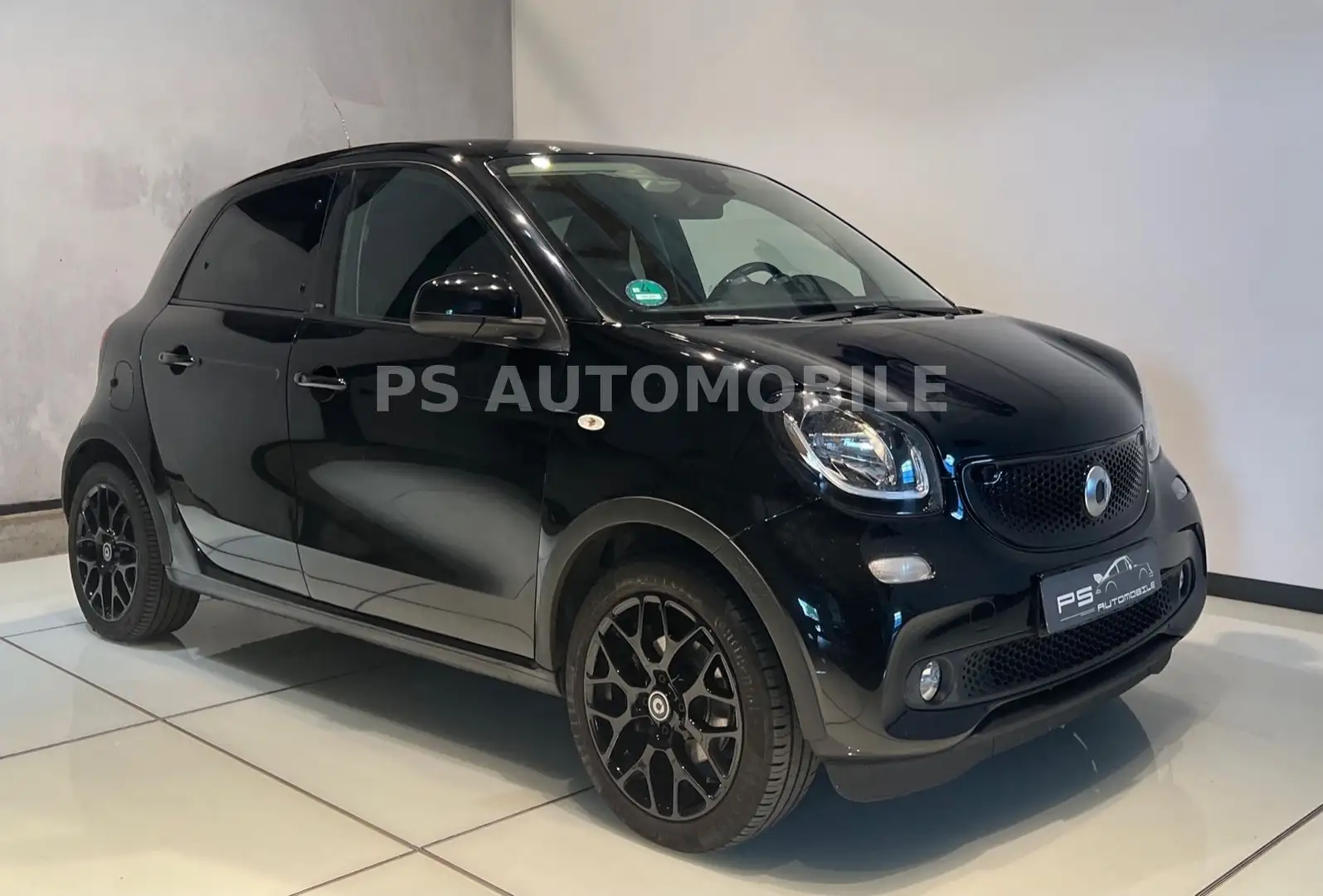 smart forFour 66kW prime/KLIMAAUTO/NAVI/RFK/LEDER Zwart - 1