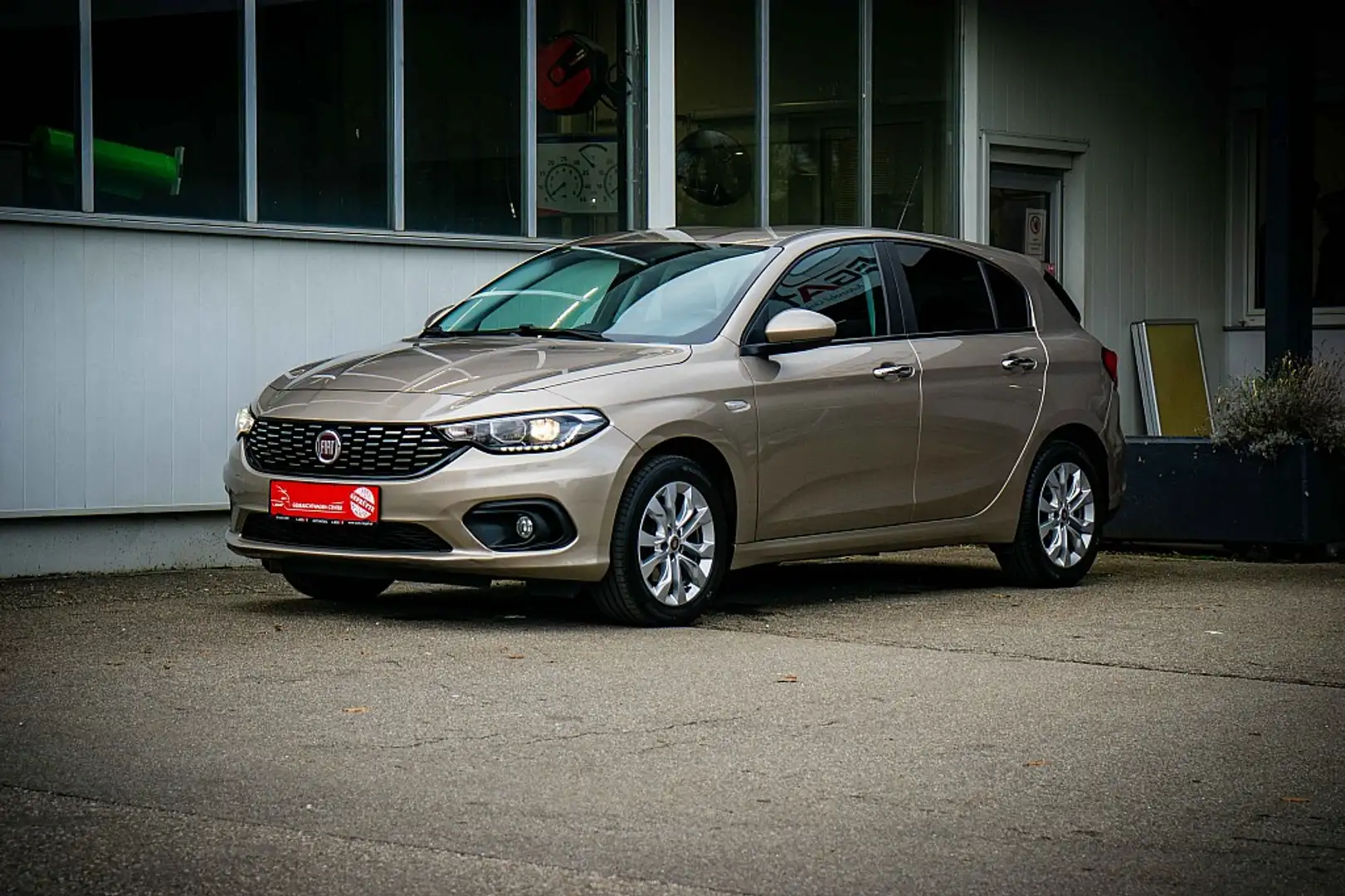 Fiat Tipo 1,3 MultiJet II 95 Easy *AHV*WENIG KM* Braun - 2
