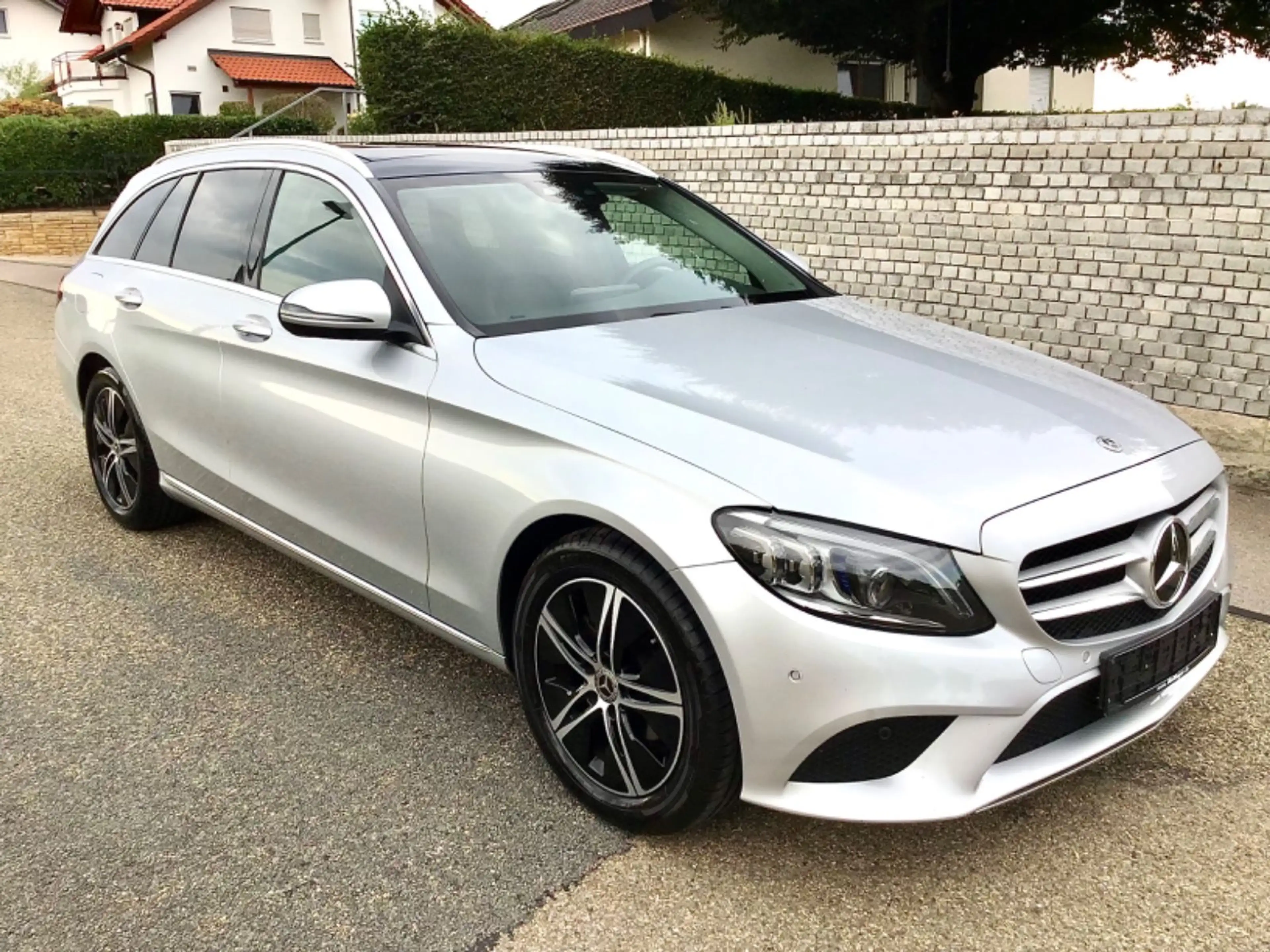 Mercedes-Benz C 180 C180 T-9G Avantg.NIGHT*LED*PANOR*VIRTUAL*KAM*AHK