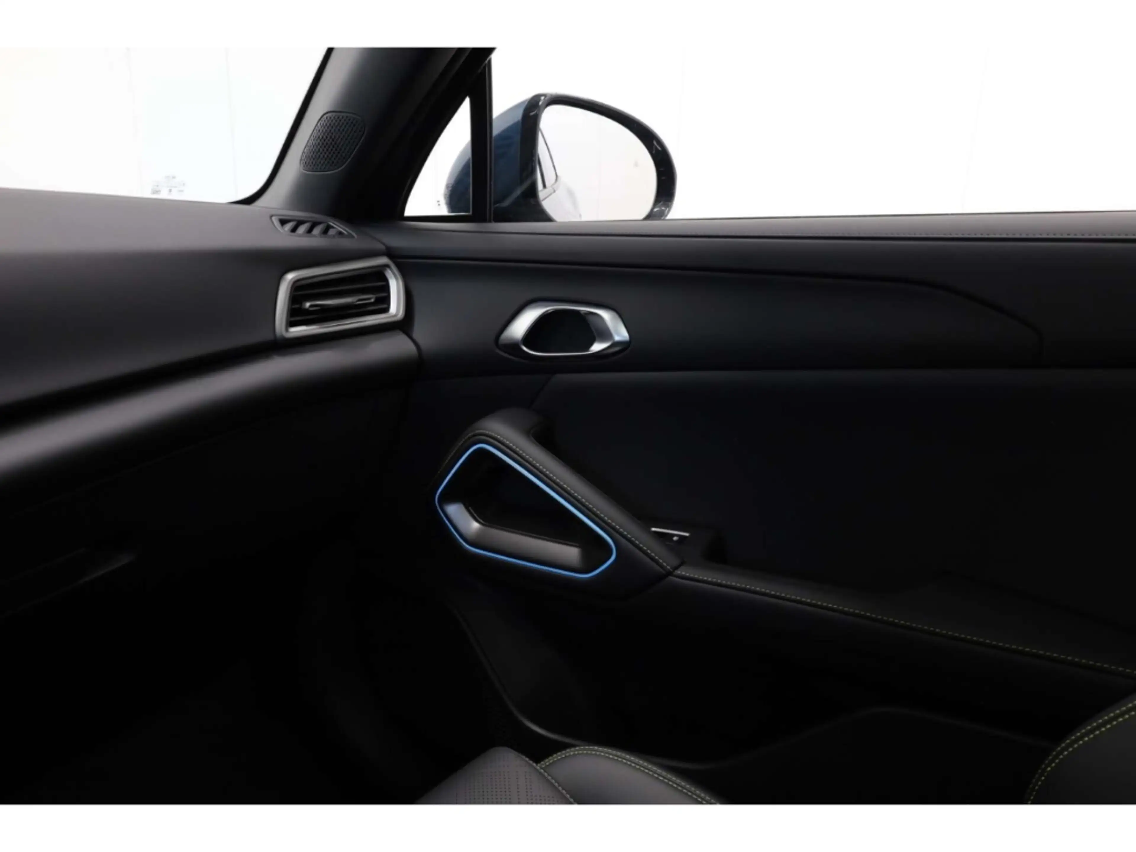 BYD Atto 2 DM-i Boost — photo 22