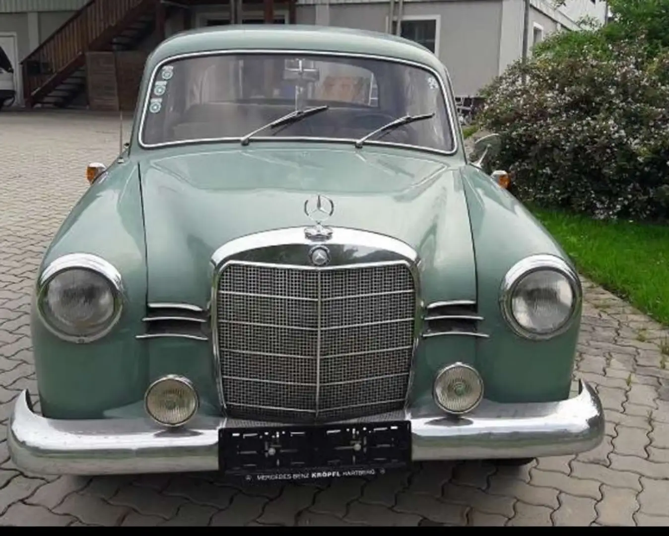 Oldtimer Mercedes Benz Ponton 190 dc - 1