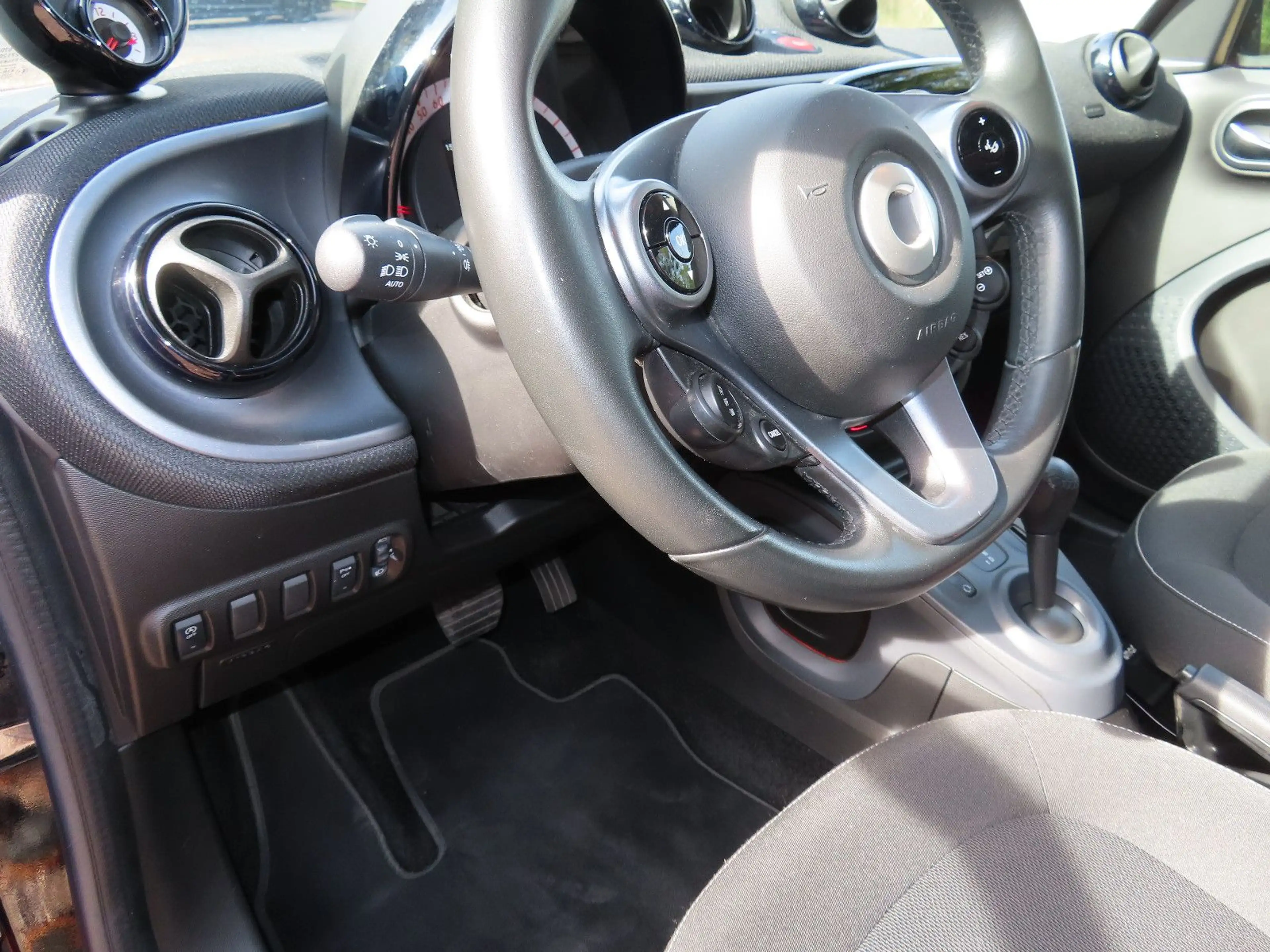 smart forFour 0.9 Turbo Automatik Navi, Temp, Shz, Glasdach — photo 14