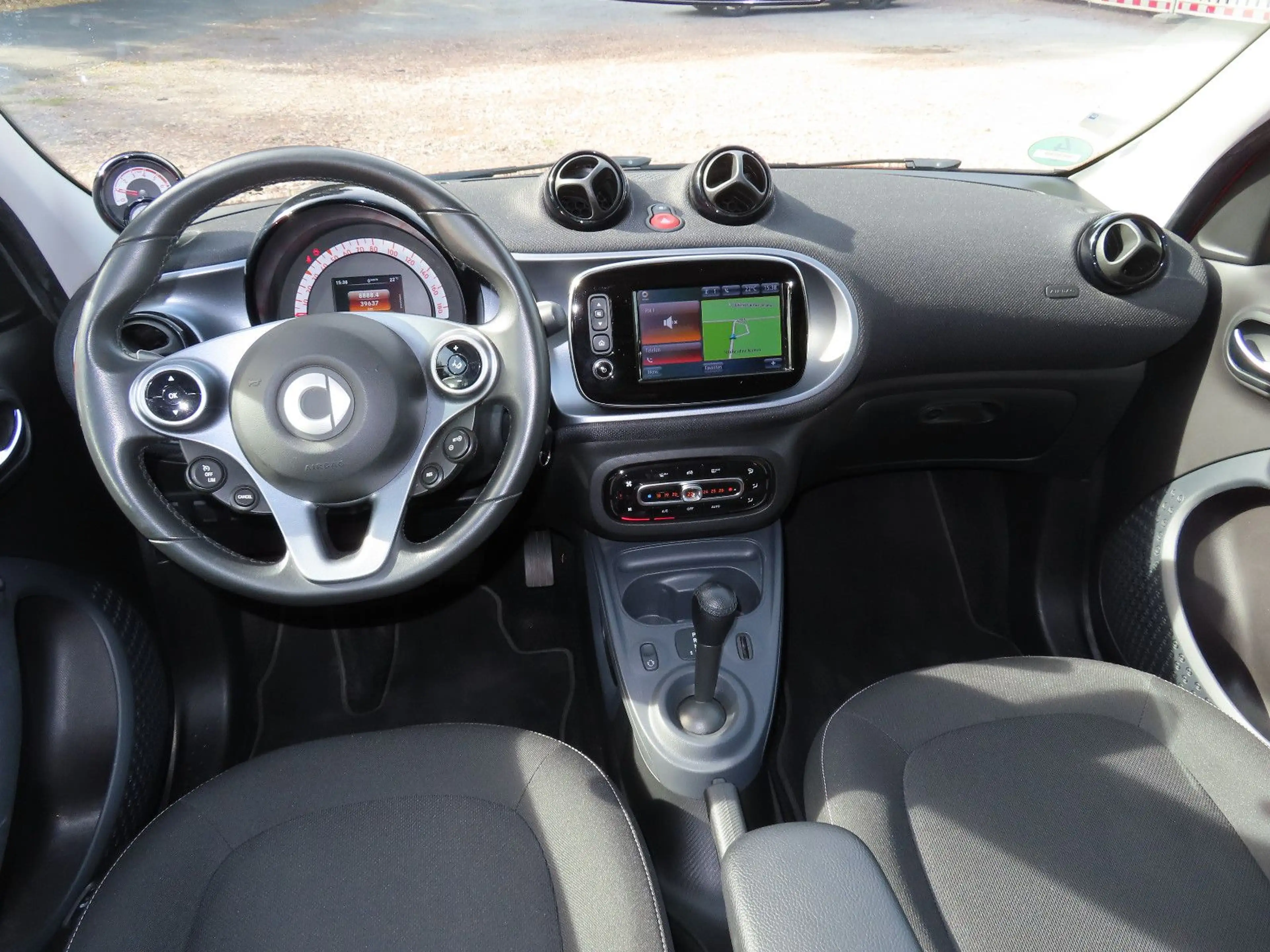 smart forFour 0.9 Turbo Automatik Navi, Temp, Shz, Glasdach — photo 9
