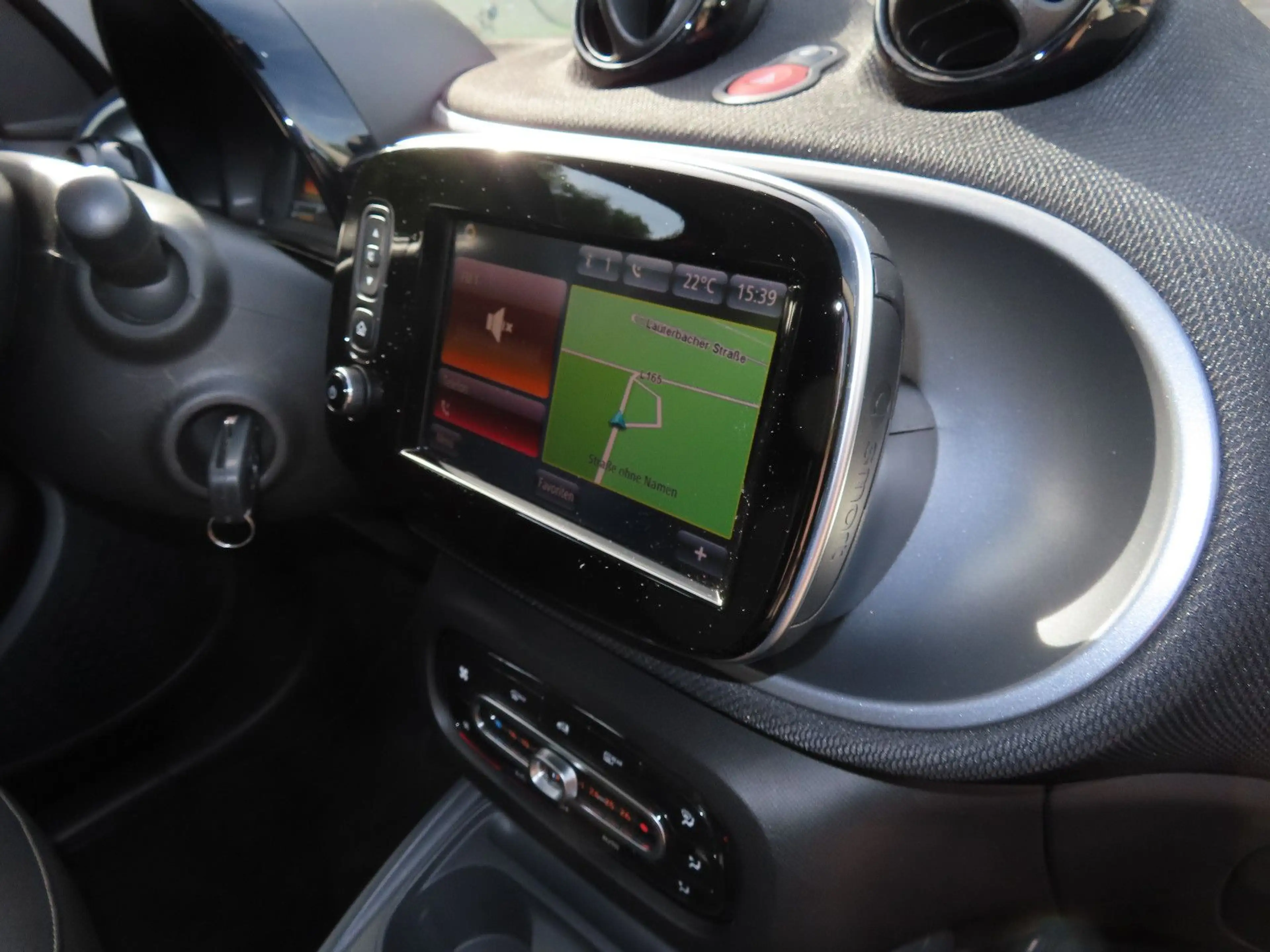 smart forFour 0.9 Turbo Automatik Navi, Temp, Shz, Glasdach — photo 11
