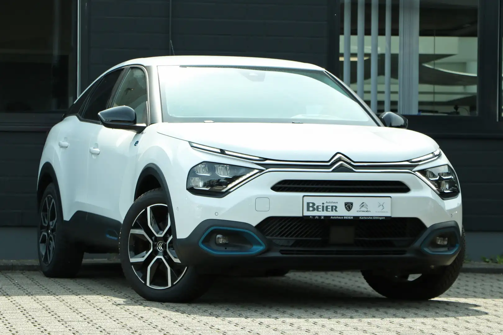 Citroen E-C4 Electric Ë-C4 136 Shine Sitzh./ Klimaau./ PDC Blanc - 2