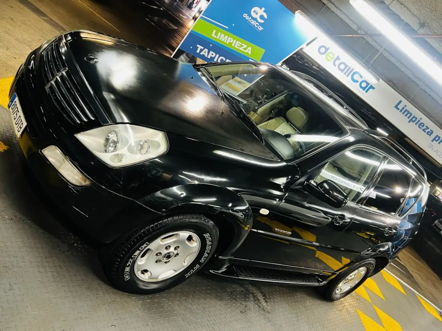 SsangYong Rexton 270 Plus Profesional Negro - 2
