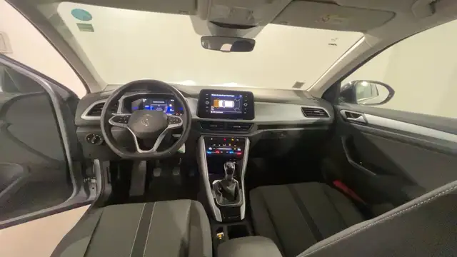 Volkswagen T-Roc view 10