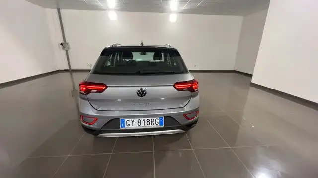 Volkswagen T-Roc view 5