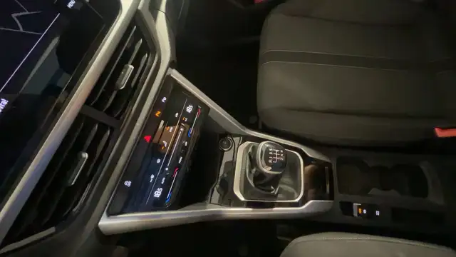 Volkswagen T-Roc view 15