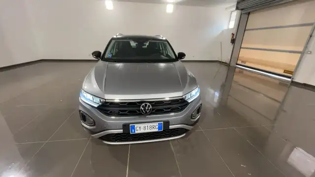 Volkswagen T-Roc view 2