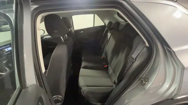 Volkswagen T-Roc view 9