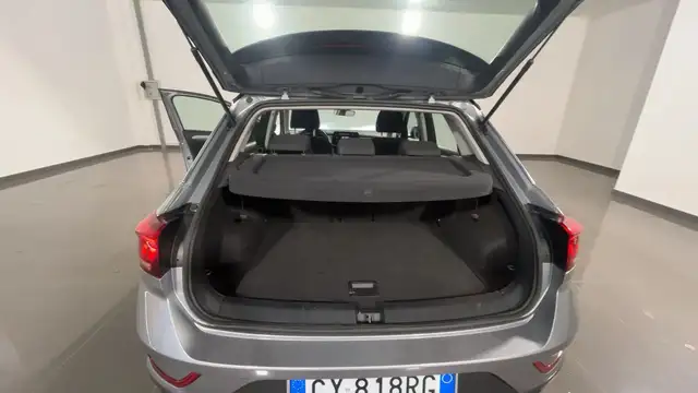 Volkswagen T-Roc view 18