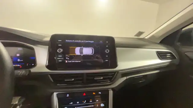 Volkswagen T-Roc view 14