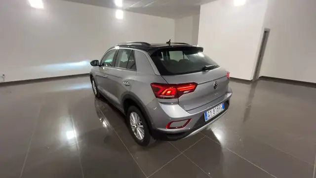 Volkswagen T-Roc view 6