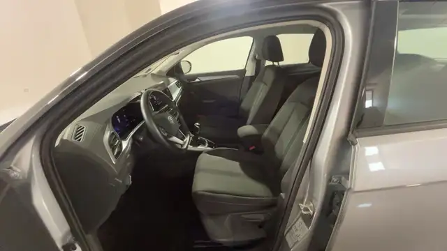 Volkswagen T-Roc view 8