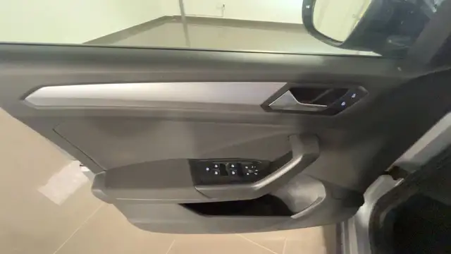 Volkswagen T-Roc view 16