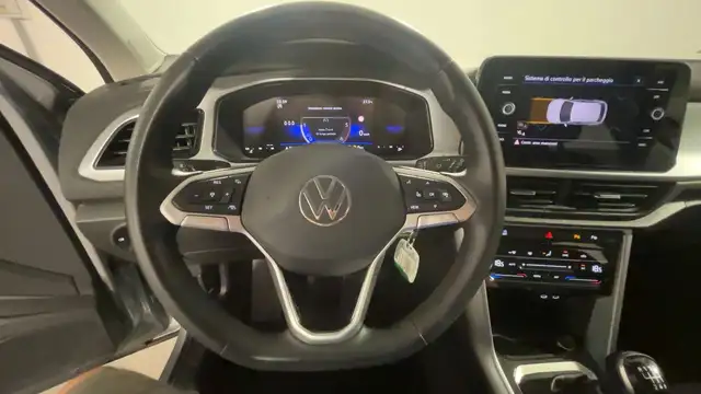 Volkswagen T-Roc view 12