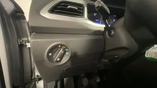 Volkswagen T-Roc view 13