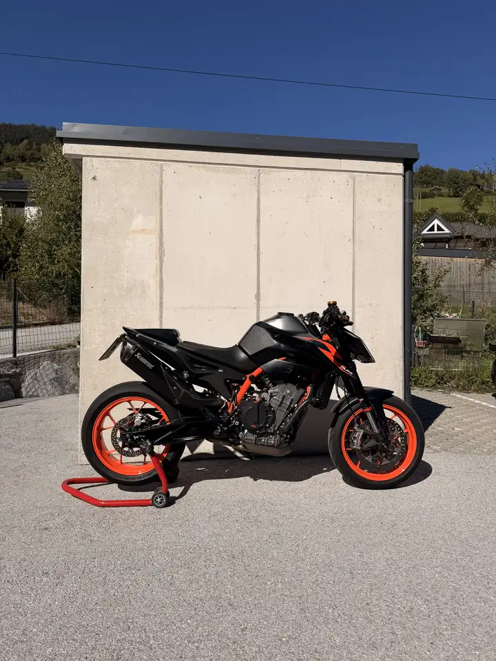 KTM 890 Duke R