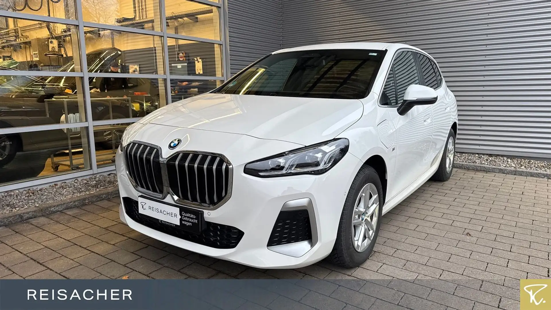 BMW 225 225e xDrive Active Tourer M-Sport Navi RüKa ACC Weiß - 1