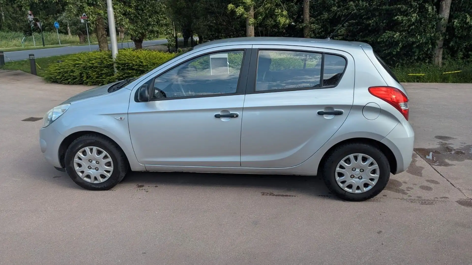 Hyundai i20 i20 1.2i Dynamic Zilver - 2
