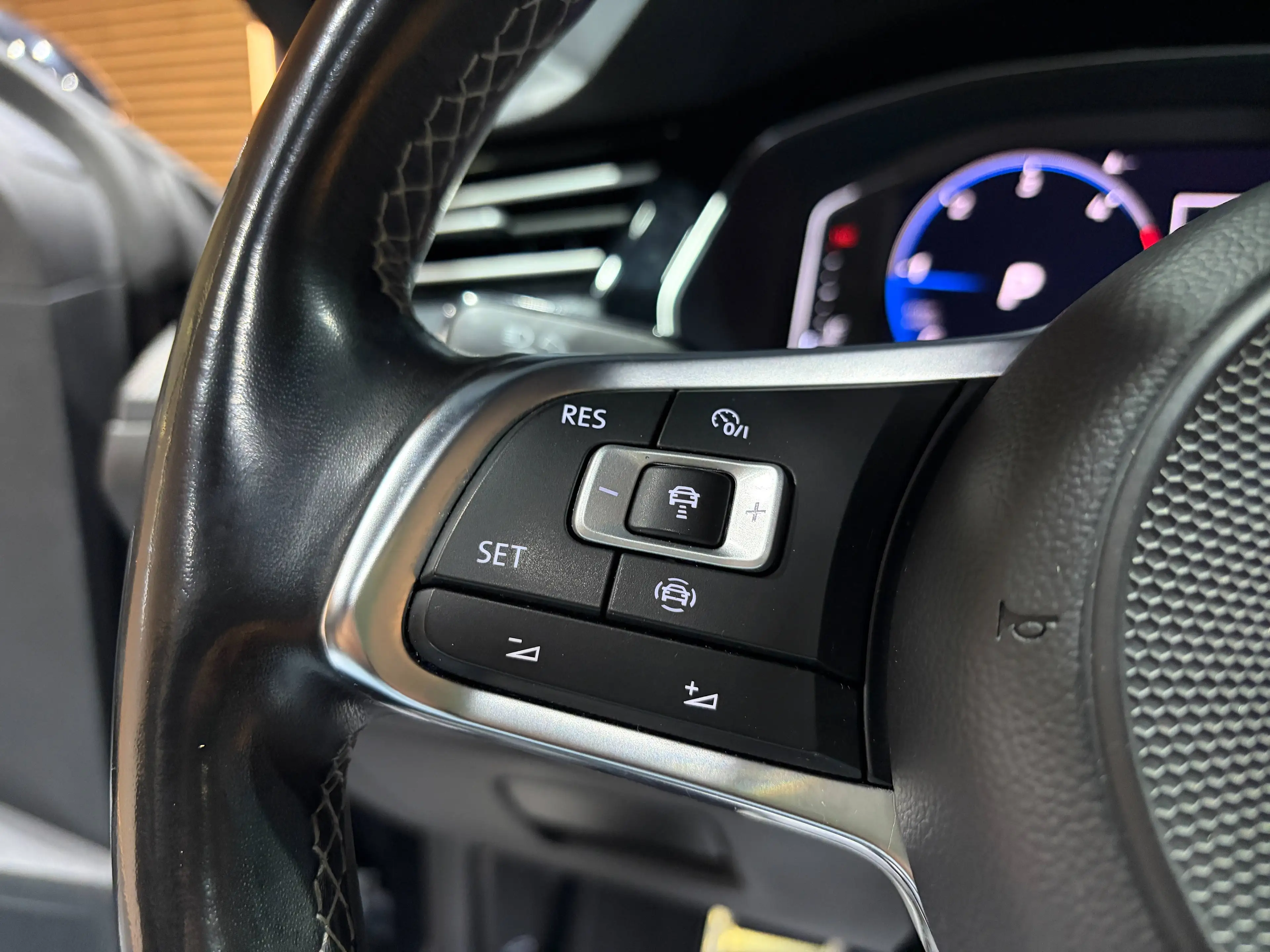 Volkswagen Arteon 2.0 TDi DSG R-Line *CARPLAY*TOIT OUV*SIEGE CHAUFF*GARANTIE* — photo 12