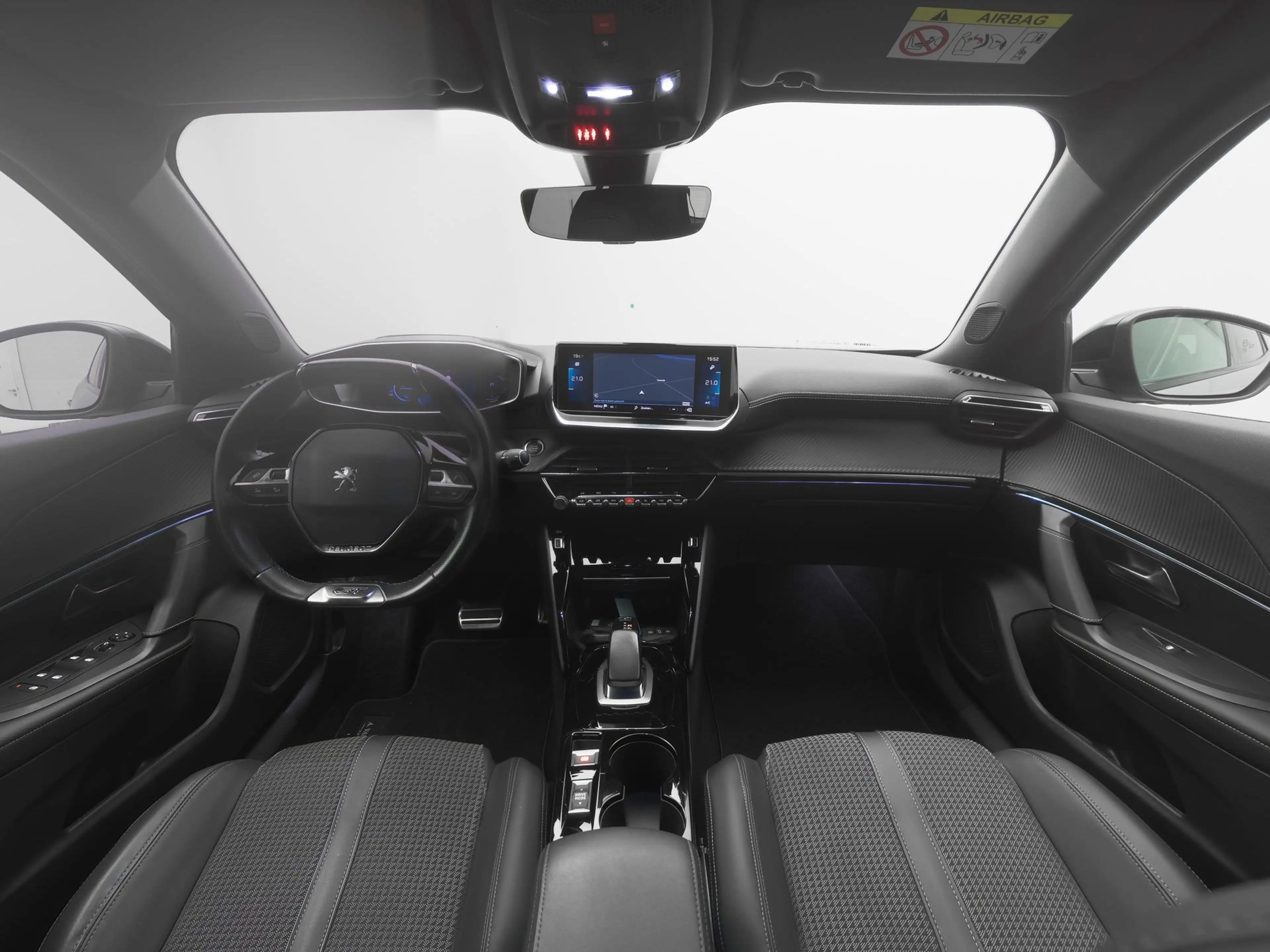 Peugeot e-2008 EV Allure 50 kWh | CAMERA | KEYLESS — photo 3
