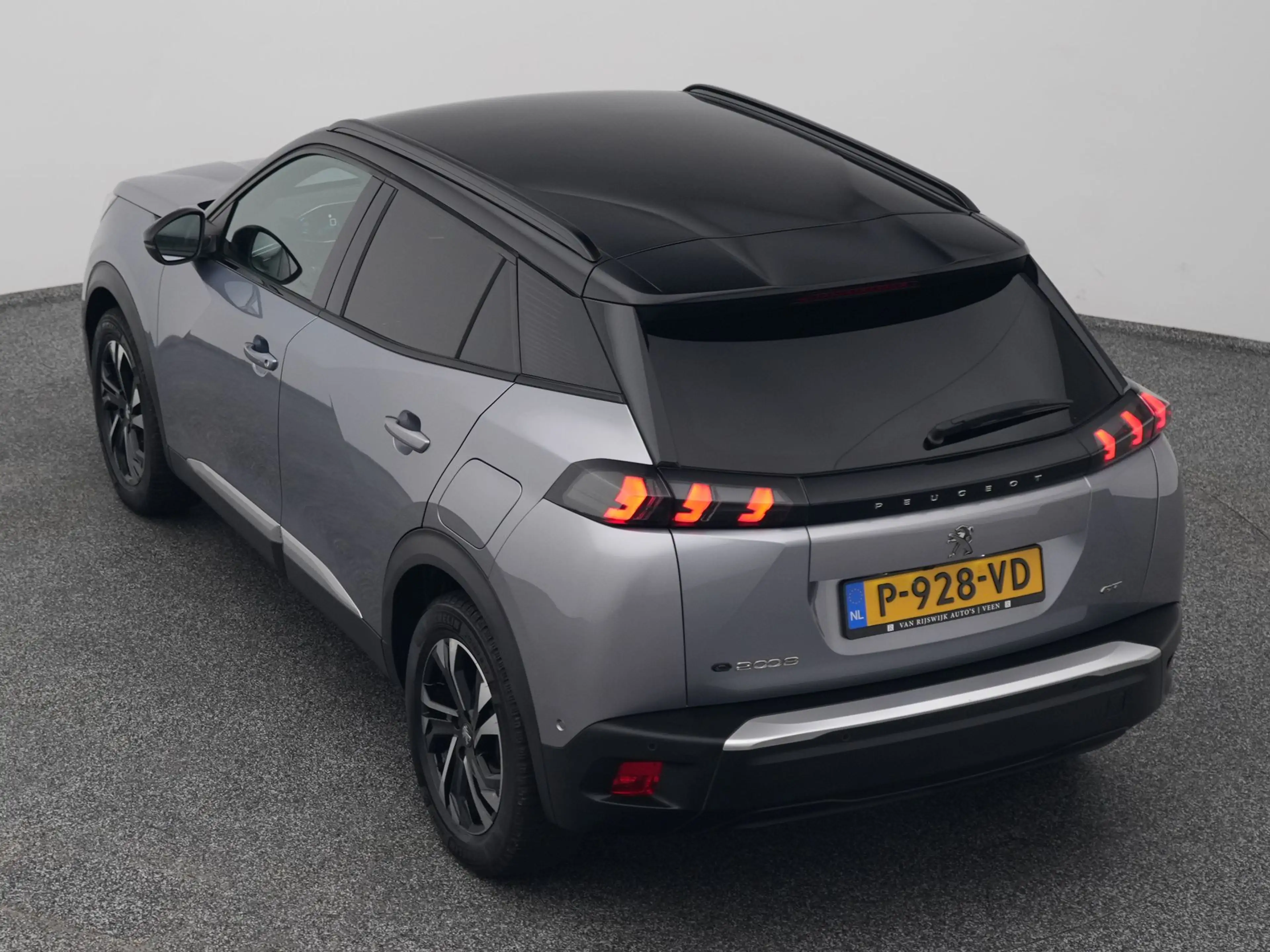 Peugeot e-2008 EV Allure 50 kWh | CAMERA | KEYLESS — photo 25