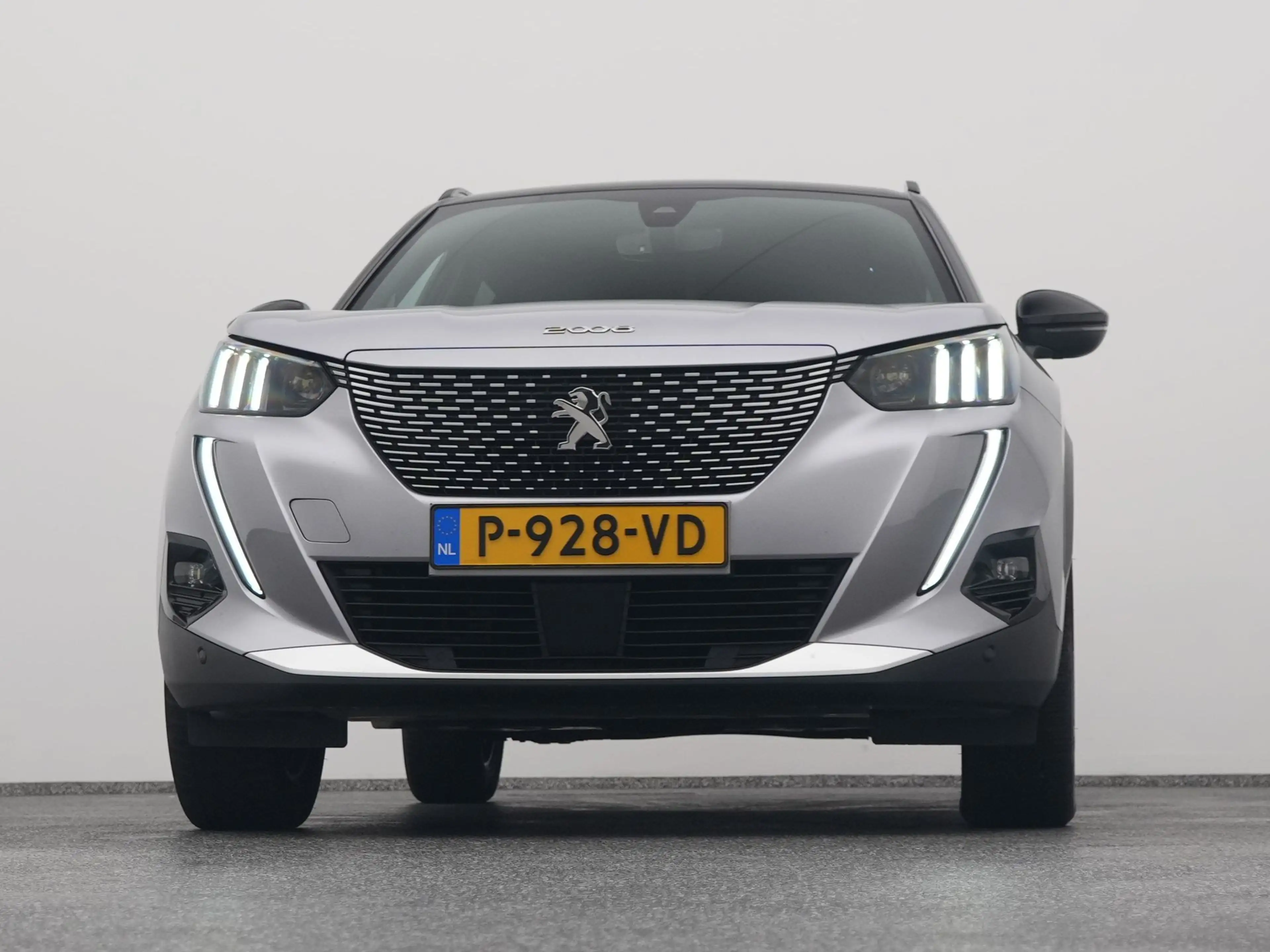 Peugeot e-2008 EV Allure 50 kWh | CAMERA | KEYLESS — photo 35