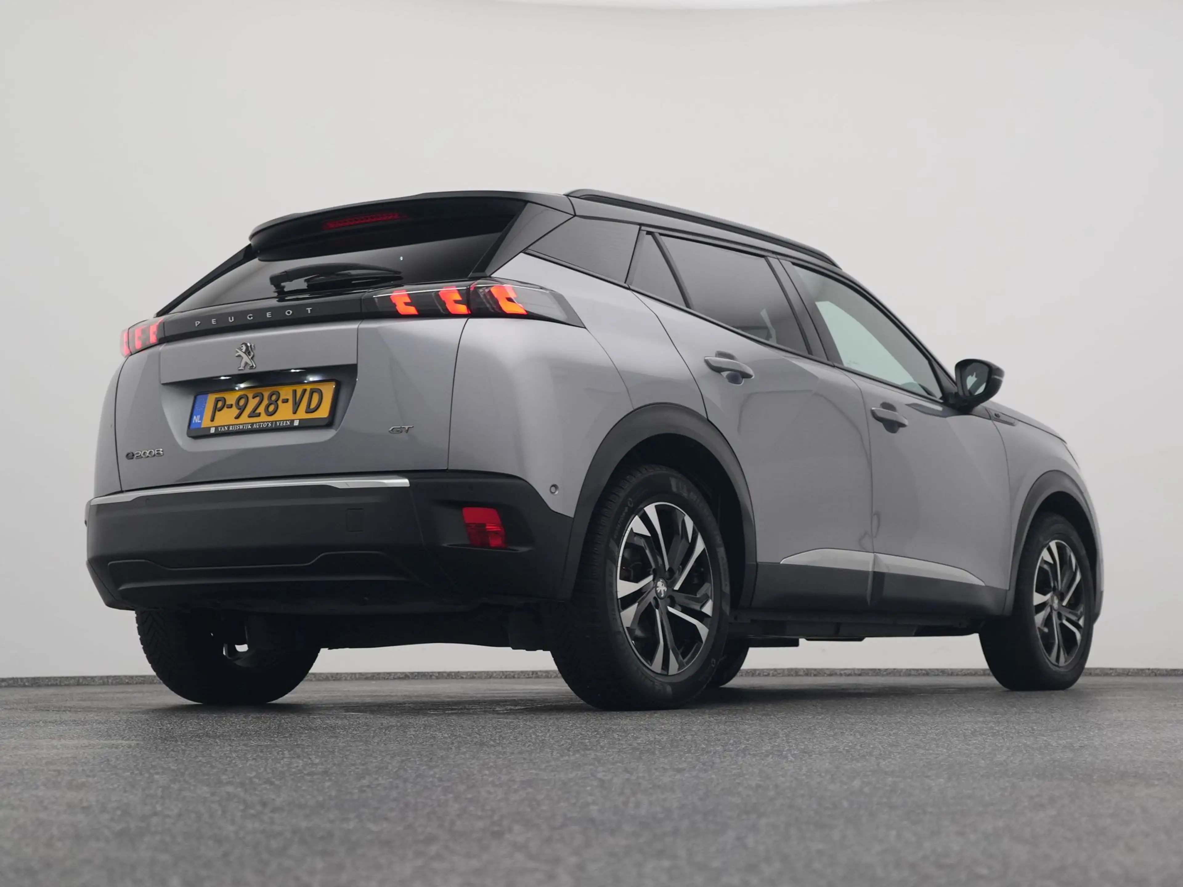 Peugeot e-2008 EV Allure 50 kWh | CAMERA | KEYLESS — photo 16